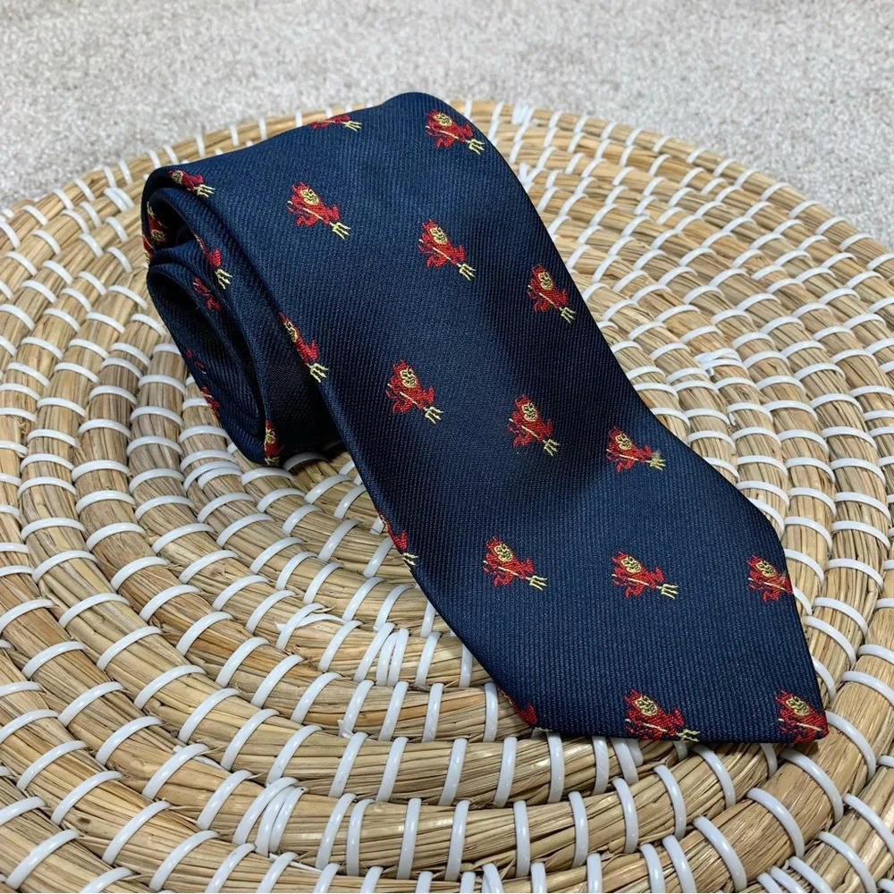 Cambridge Ltd. Silk Blend Textured The Devil with Pitchfork Vintage Made in USA